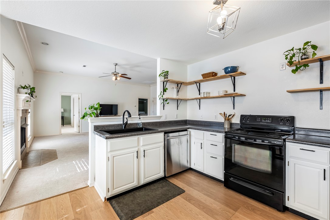 210 E Thistlewood Avenue