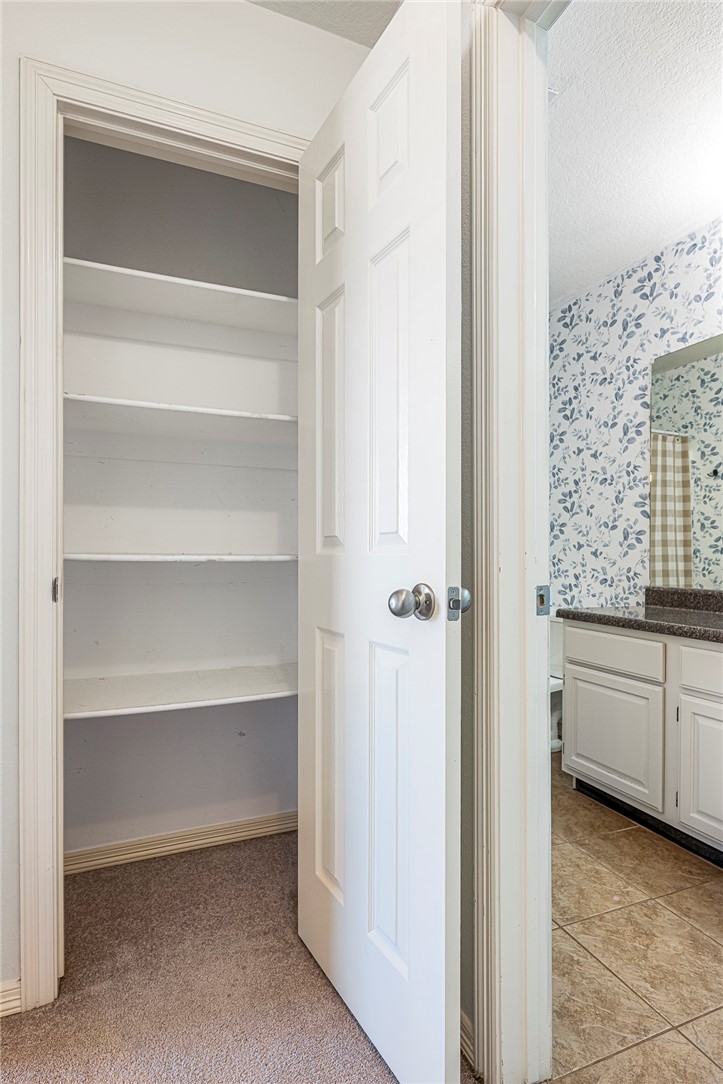 210 E Thistlewood Avenue