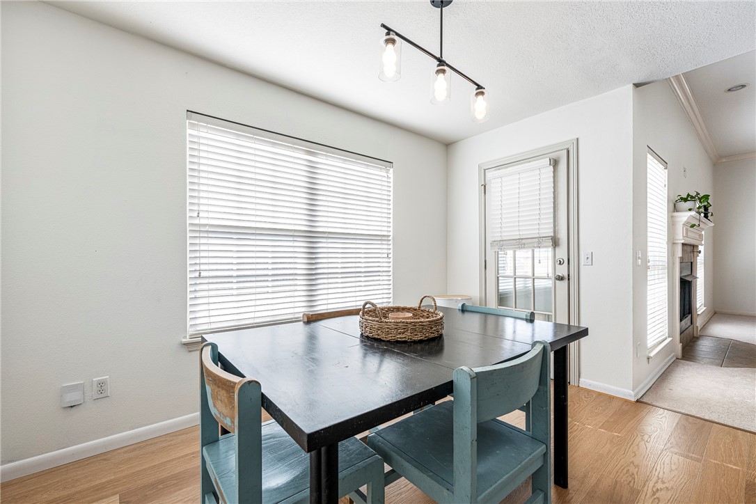 210 E Thistlewood Avenue