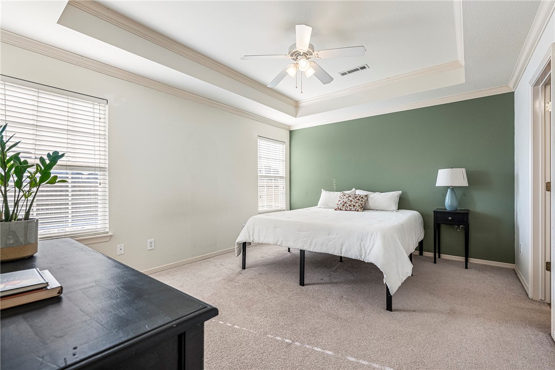 210 E Thistlewood Avenue