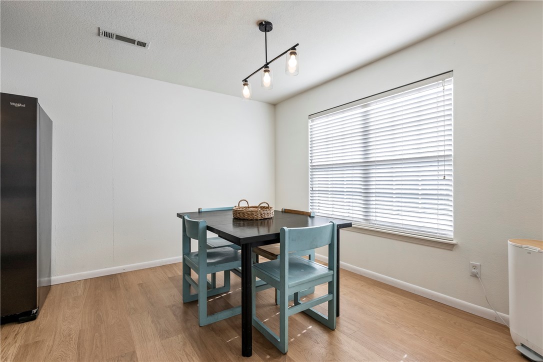 210 E Thistlewood Avenue