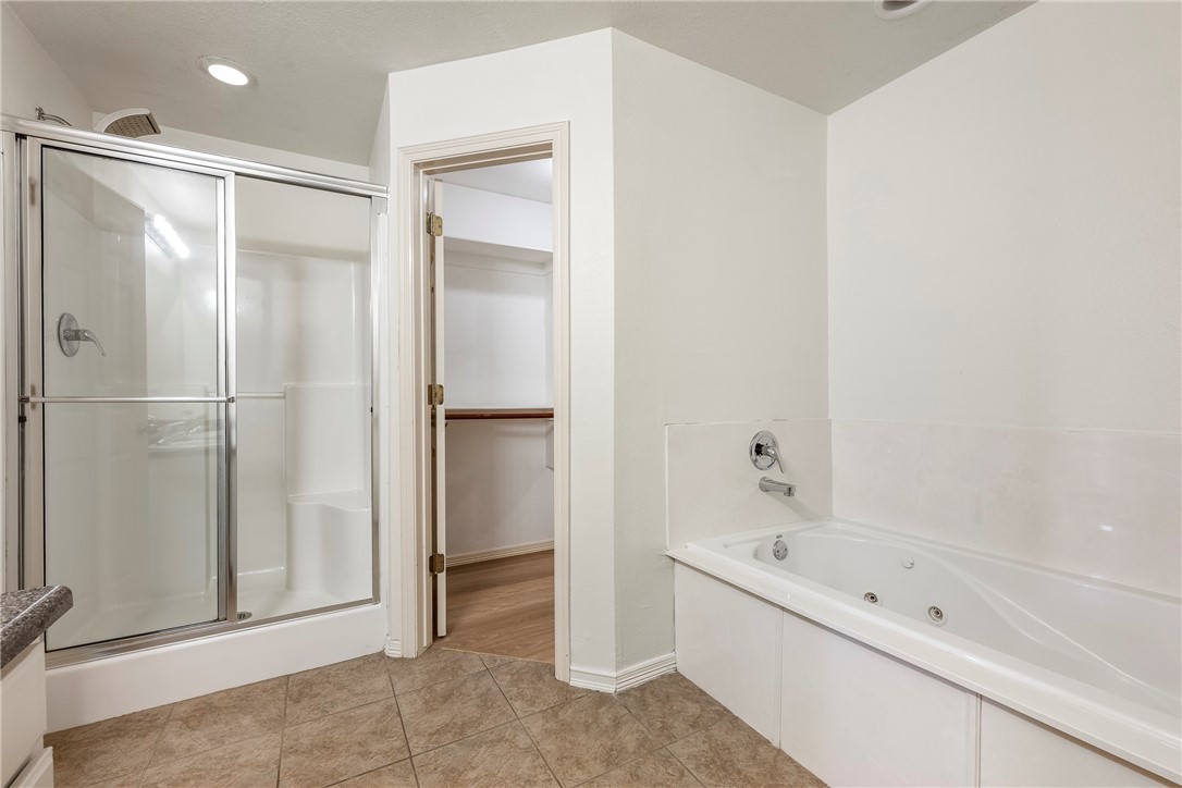 210 E Thistlewood Avenue