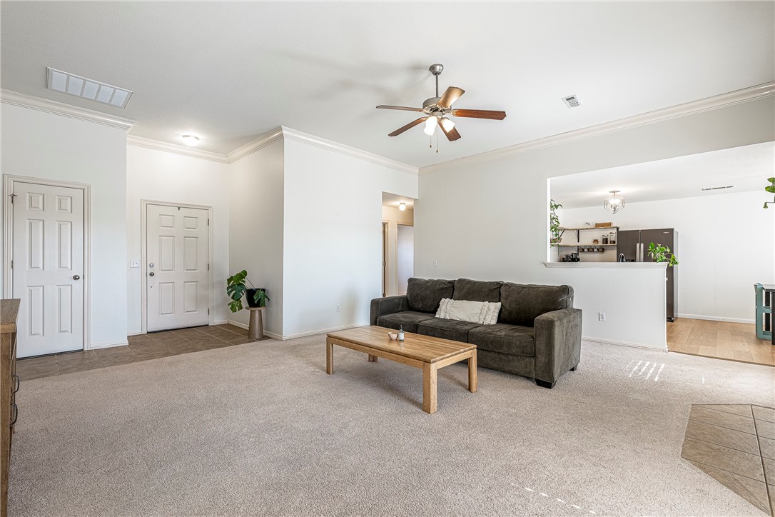 210 E Thistlewood Avenue