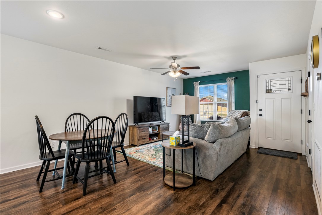 817 S Parrot Lane