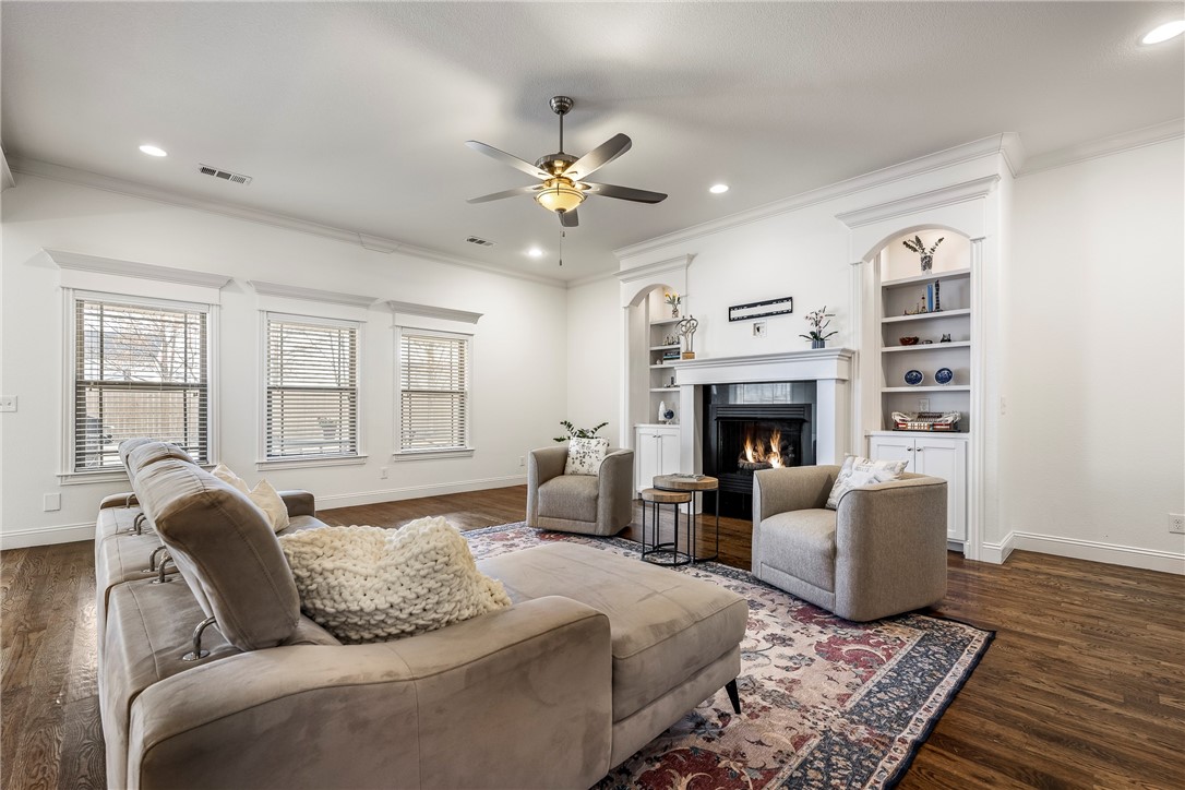 5700 W Lakewood Drive