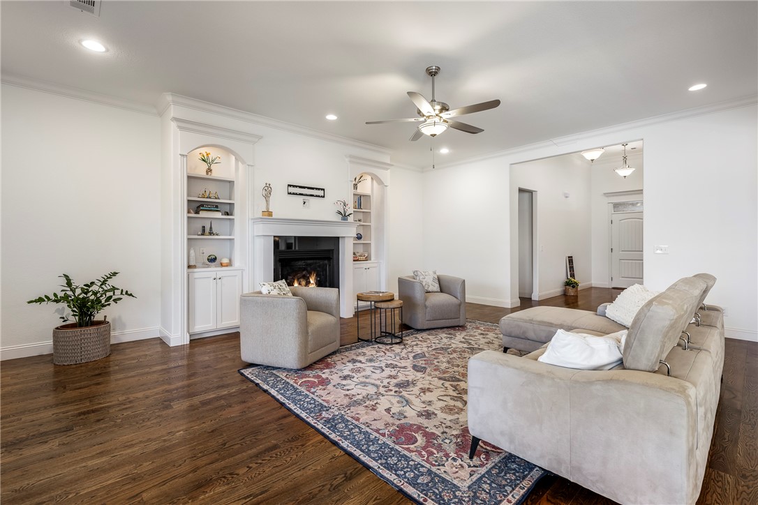 5700 W Lakewood Drive