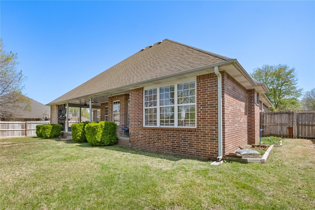 330 Red Maple Avenue