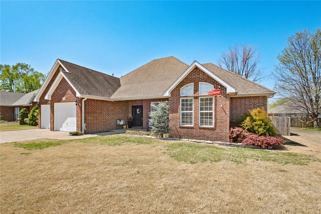 330 Red Maple Avenue