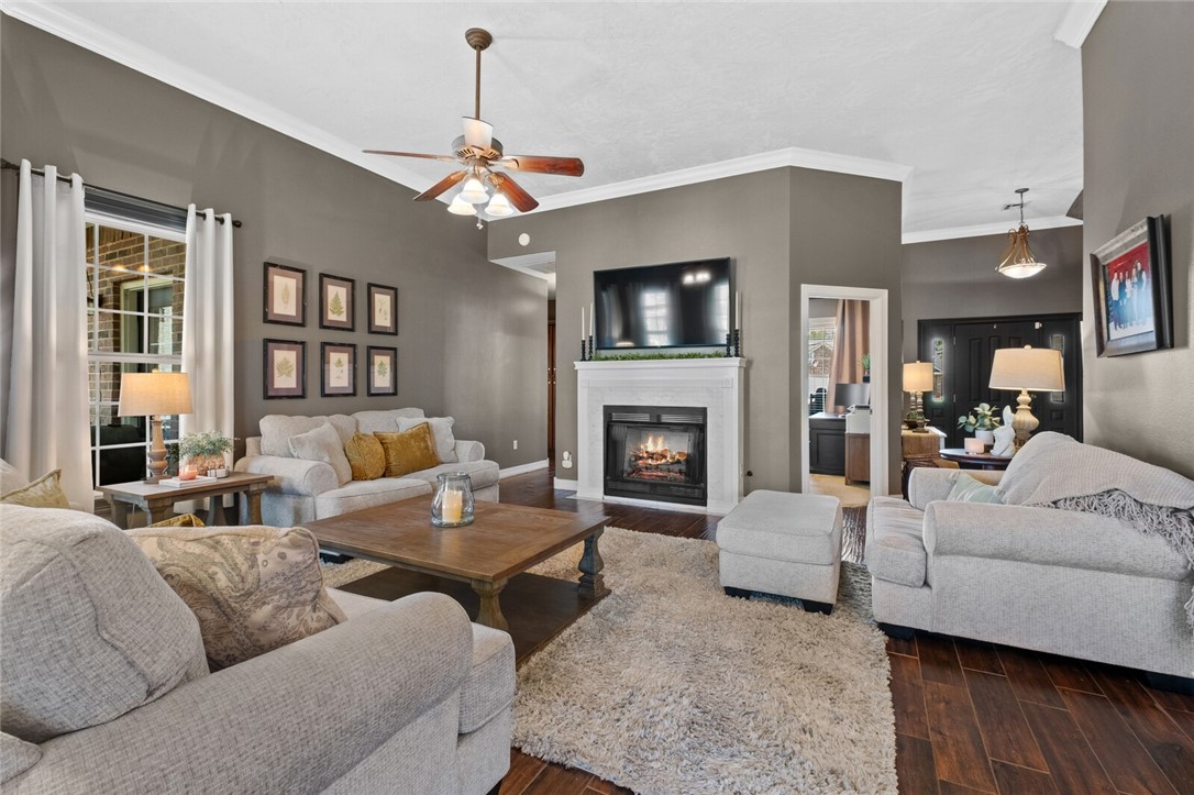 330 Red Maple Avenue