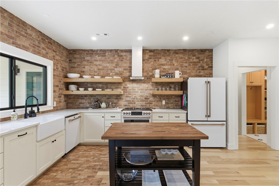 10036 Sun Ridge Circle