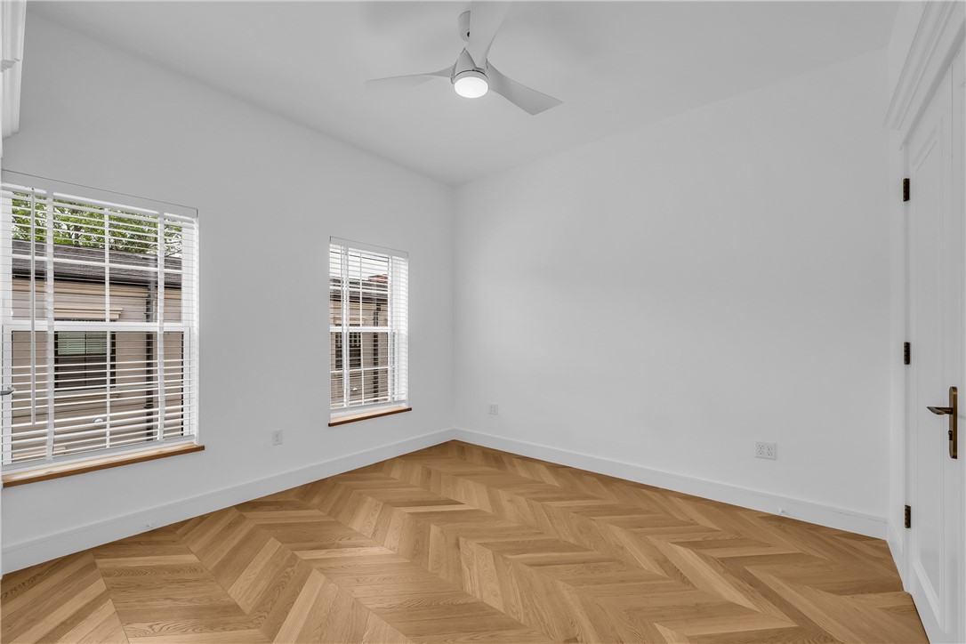 500 SW B Street 3