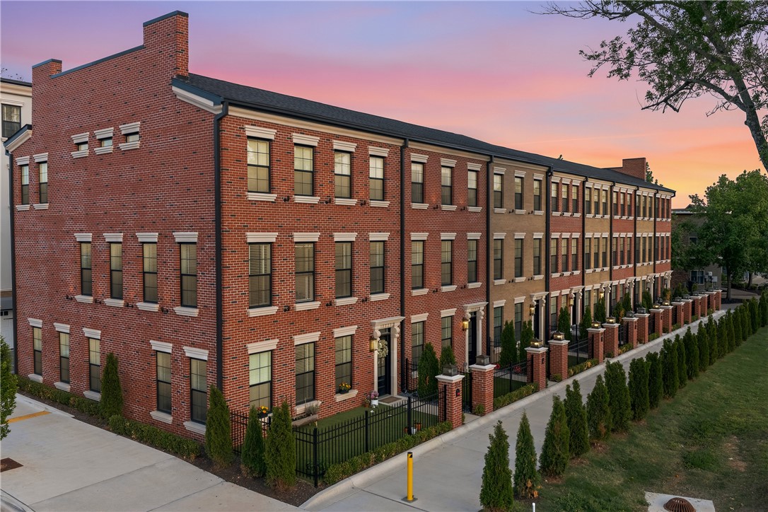 500 SW B Street 3