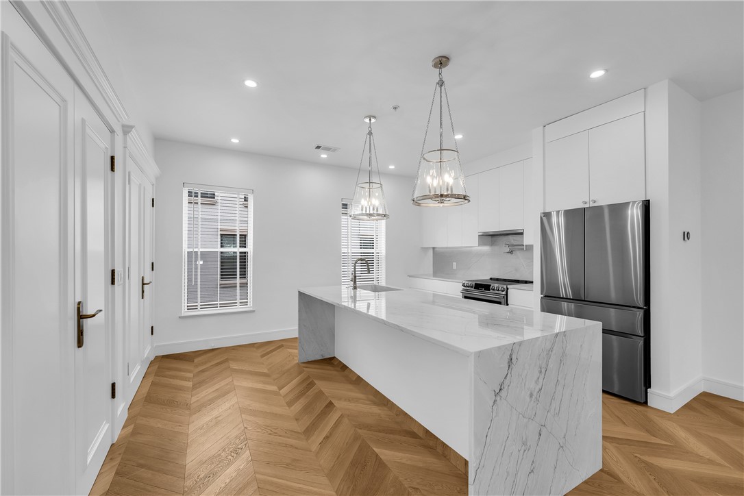500 SW B Street 3