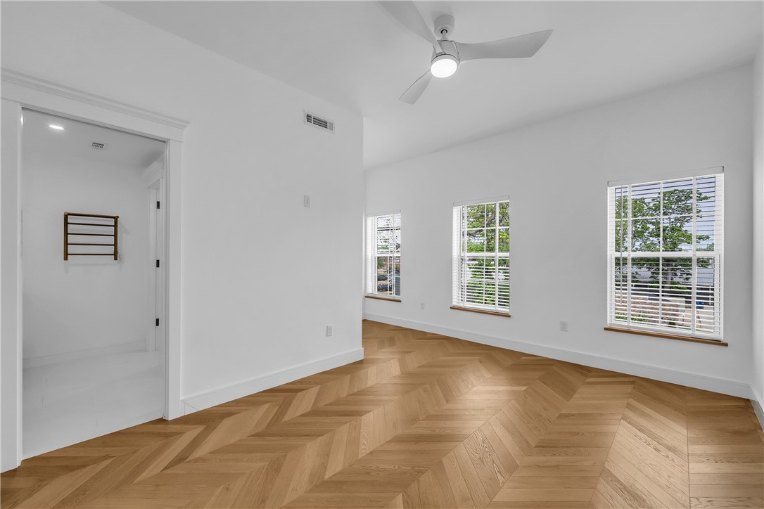 500 SW B Street 3