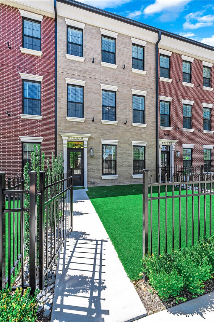 500 SW B Street 3