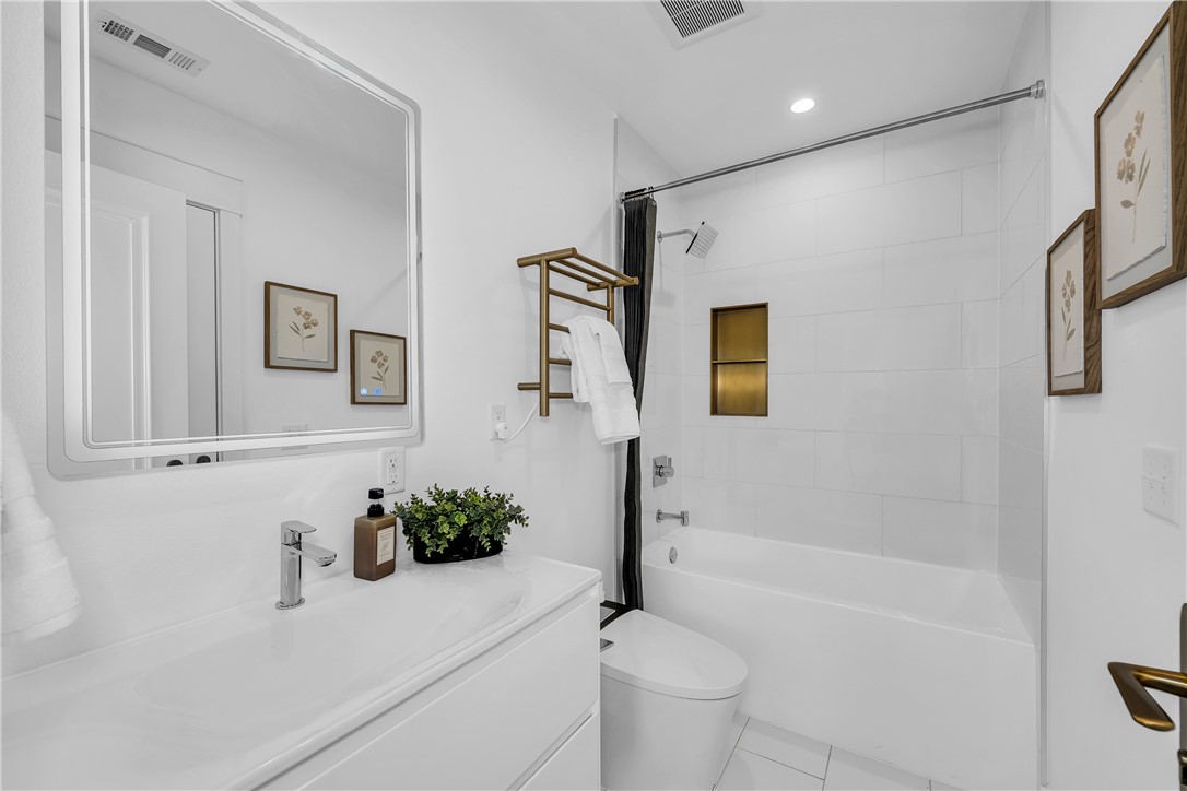500 SW B Street 3