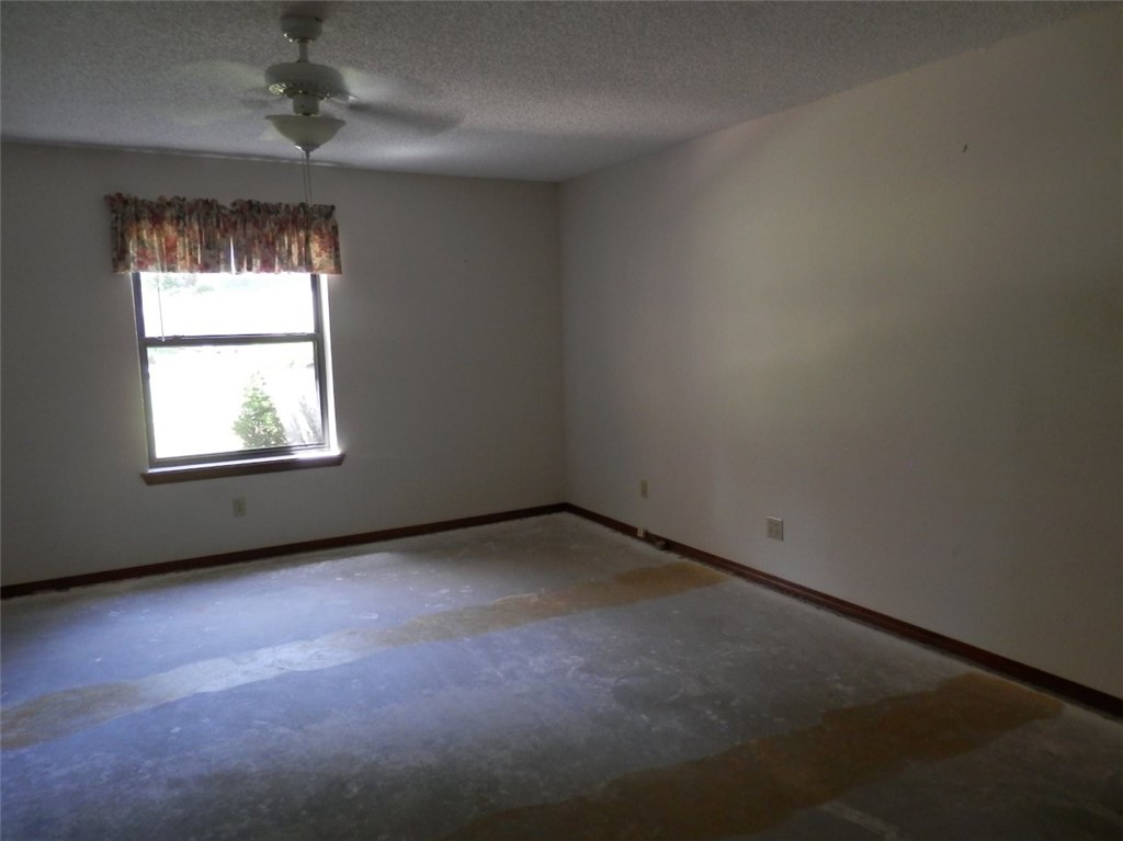 2915 Parkwood Drive