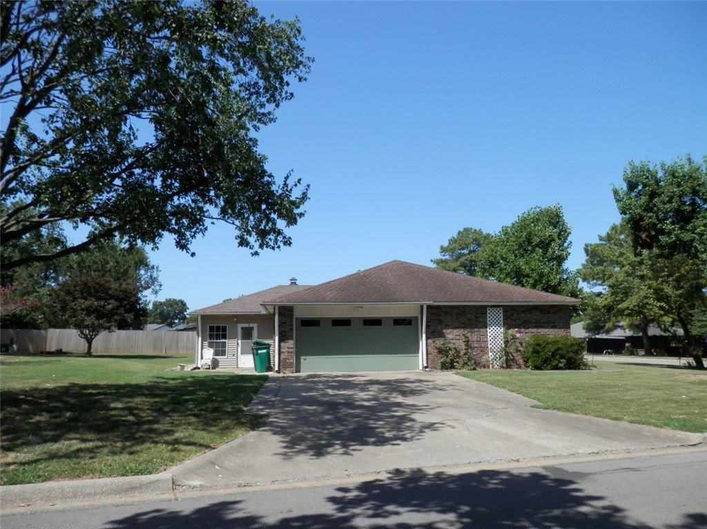 2915 Parkwood Drive