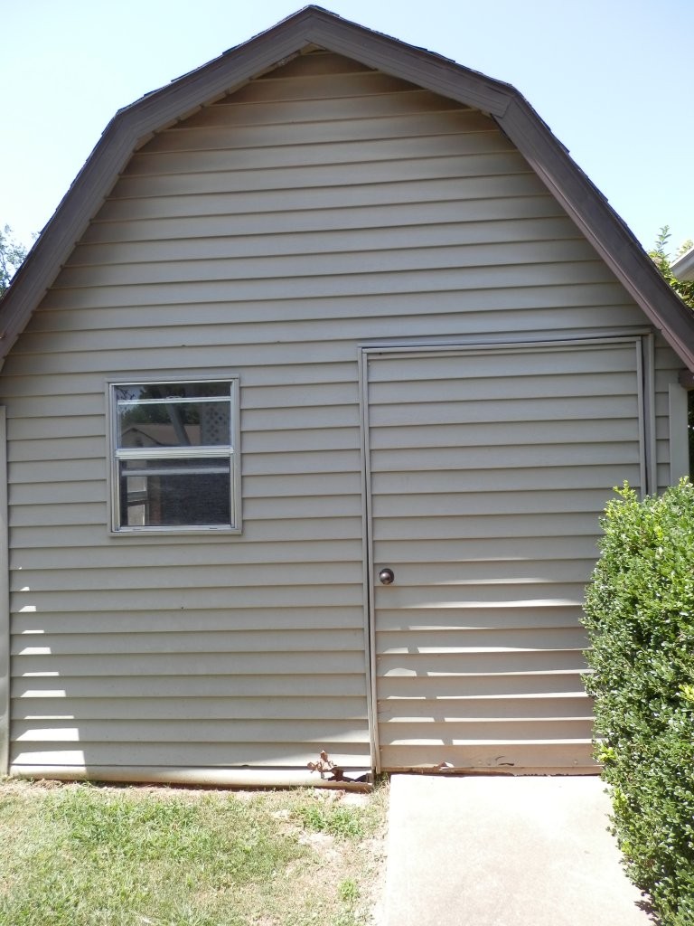 2915 Parkwood Drive