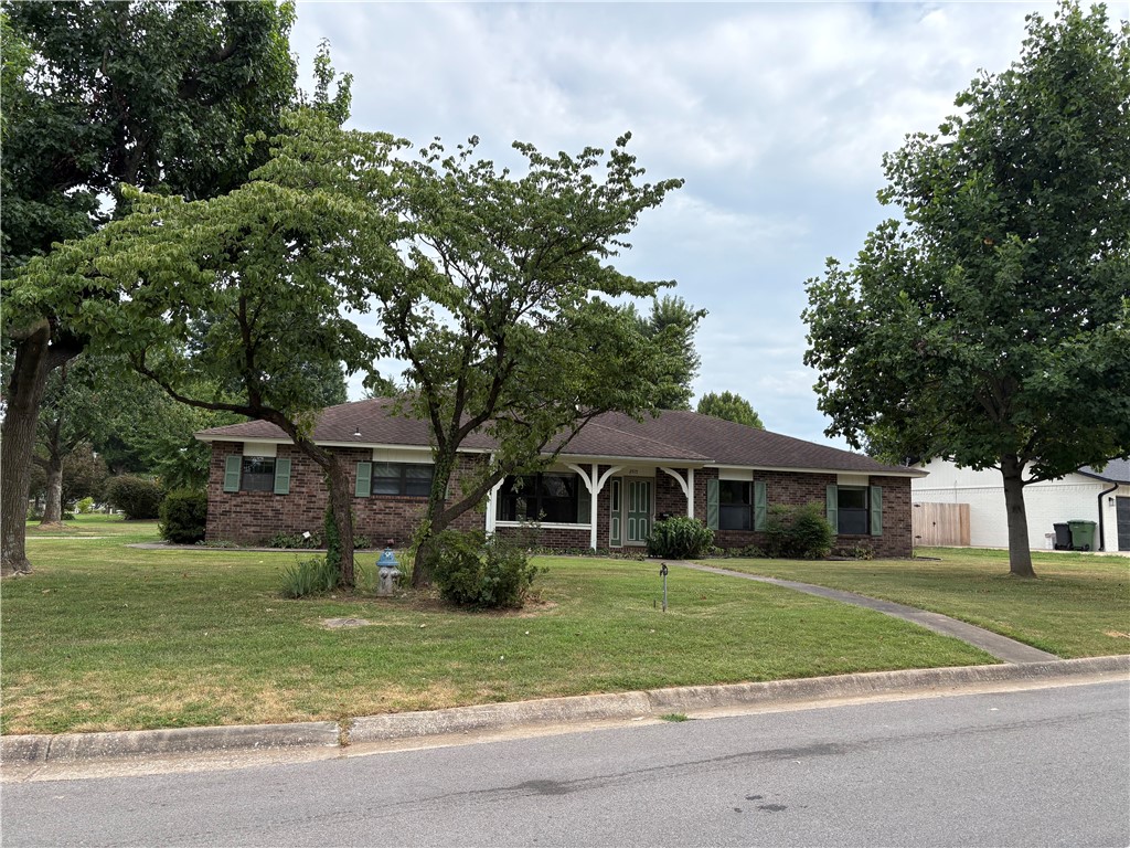 2915 Parkwood Drive