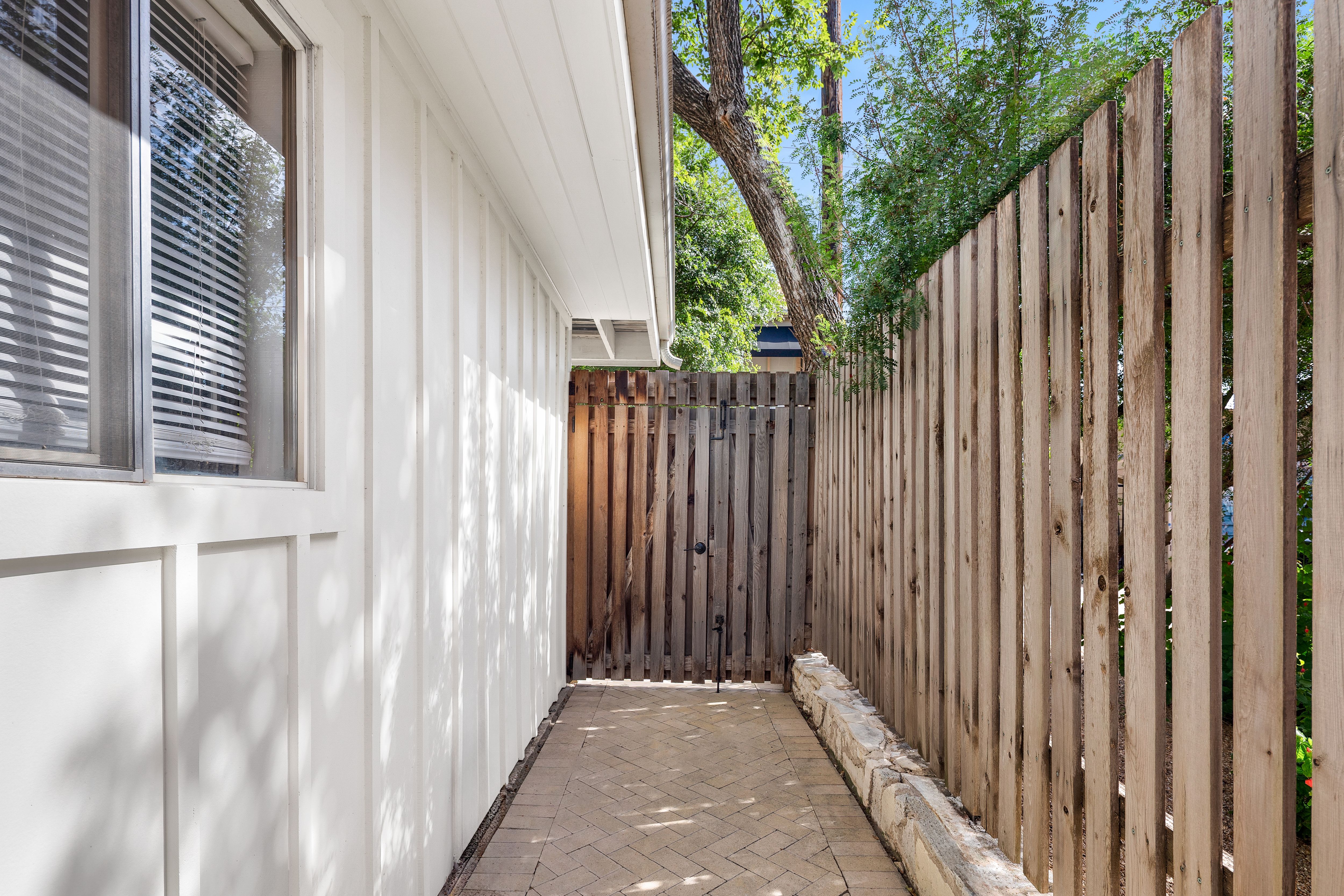 1112 West 10th Street Unit B 