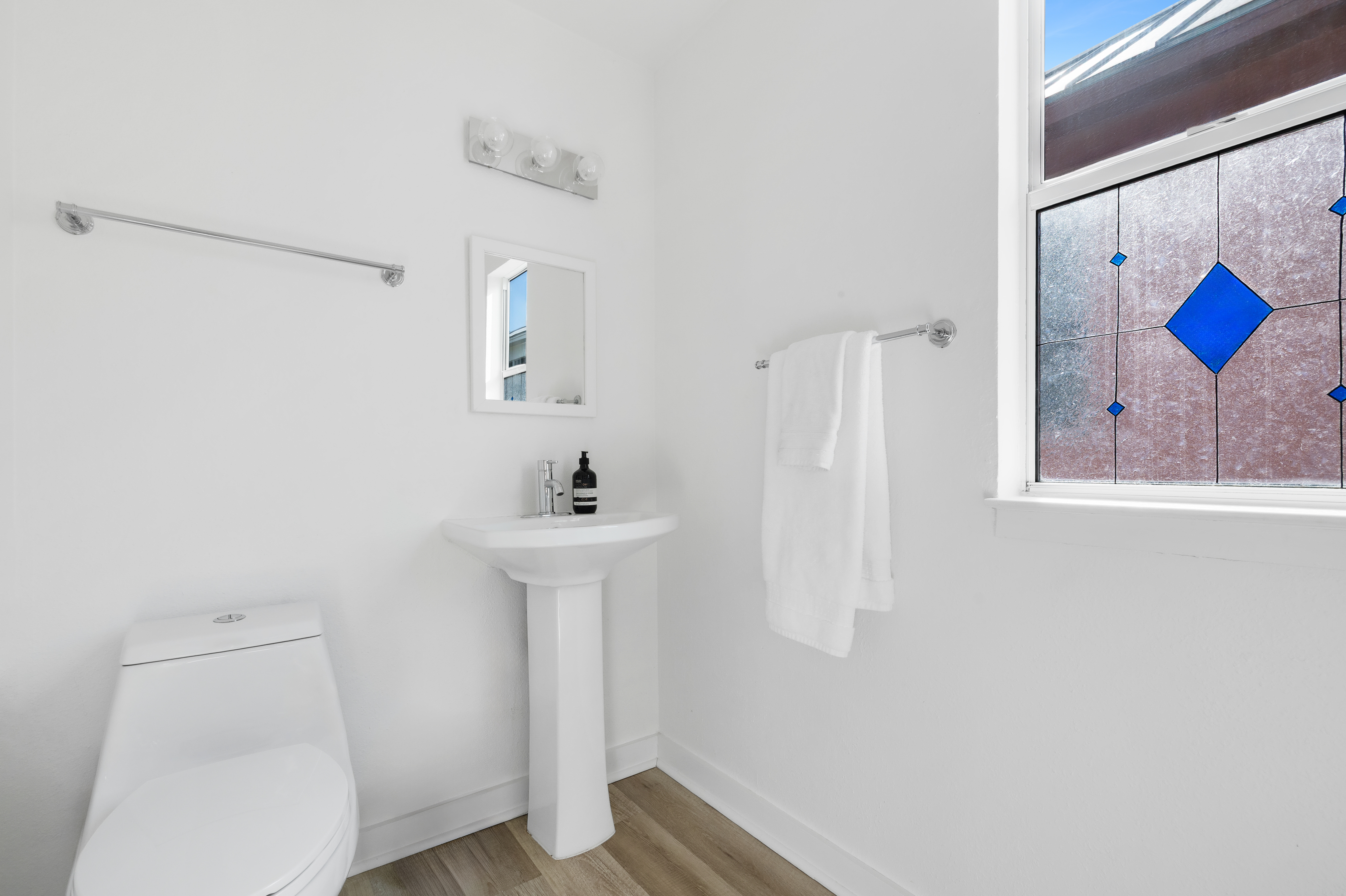 1112 West 10th Street Unit B 