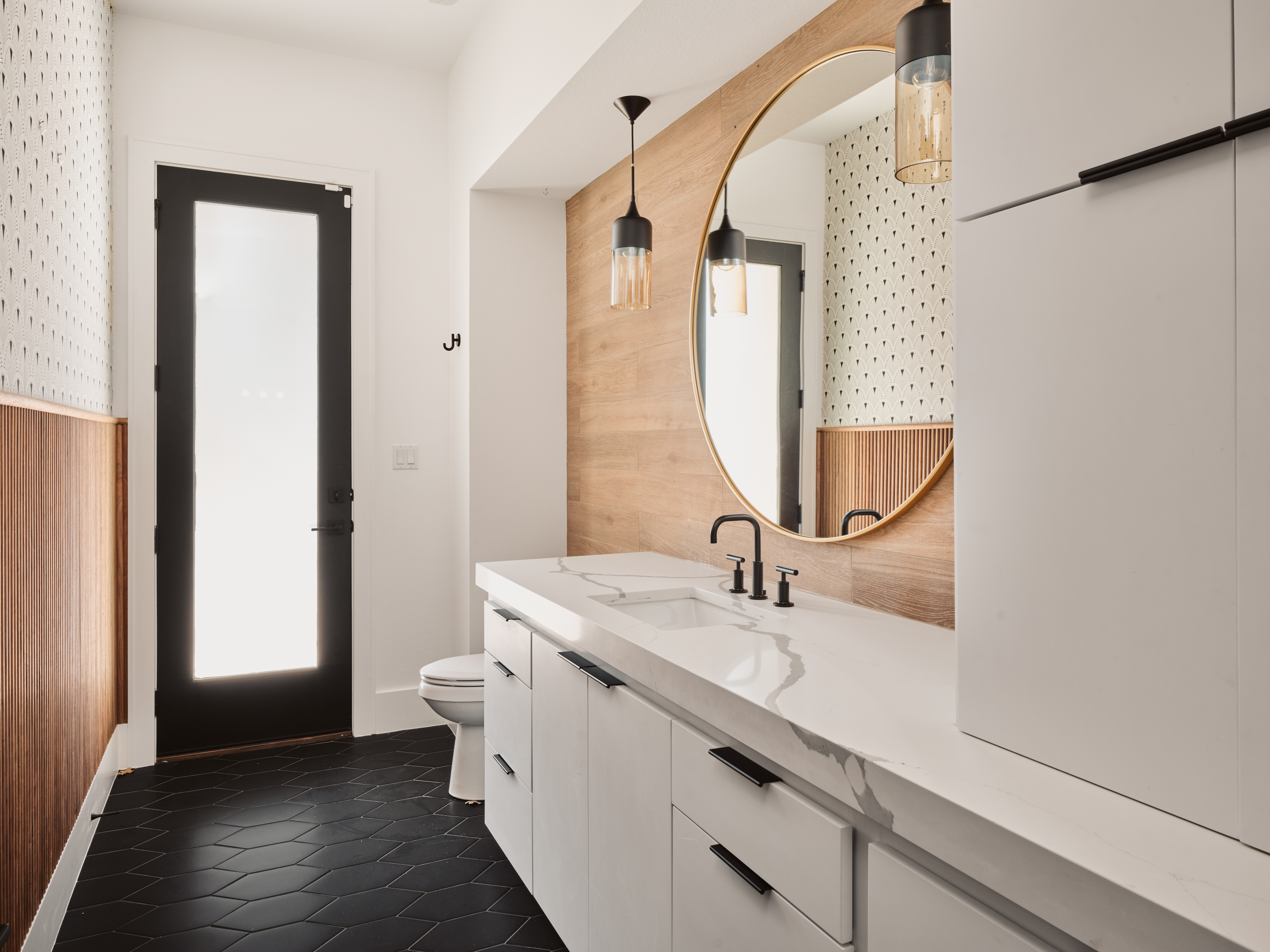  An Elevated Hill Country Modern Retreat