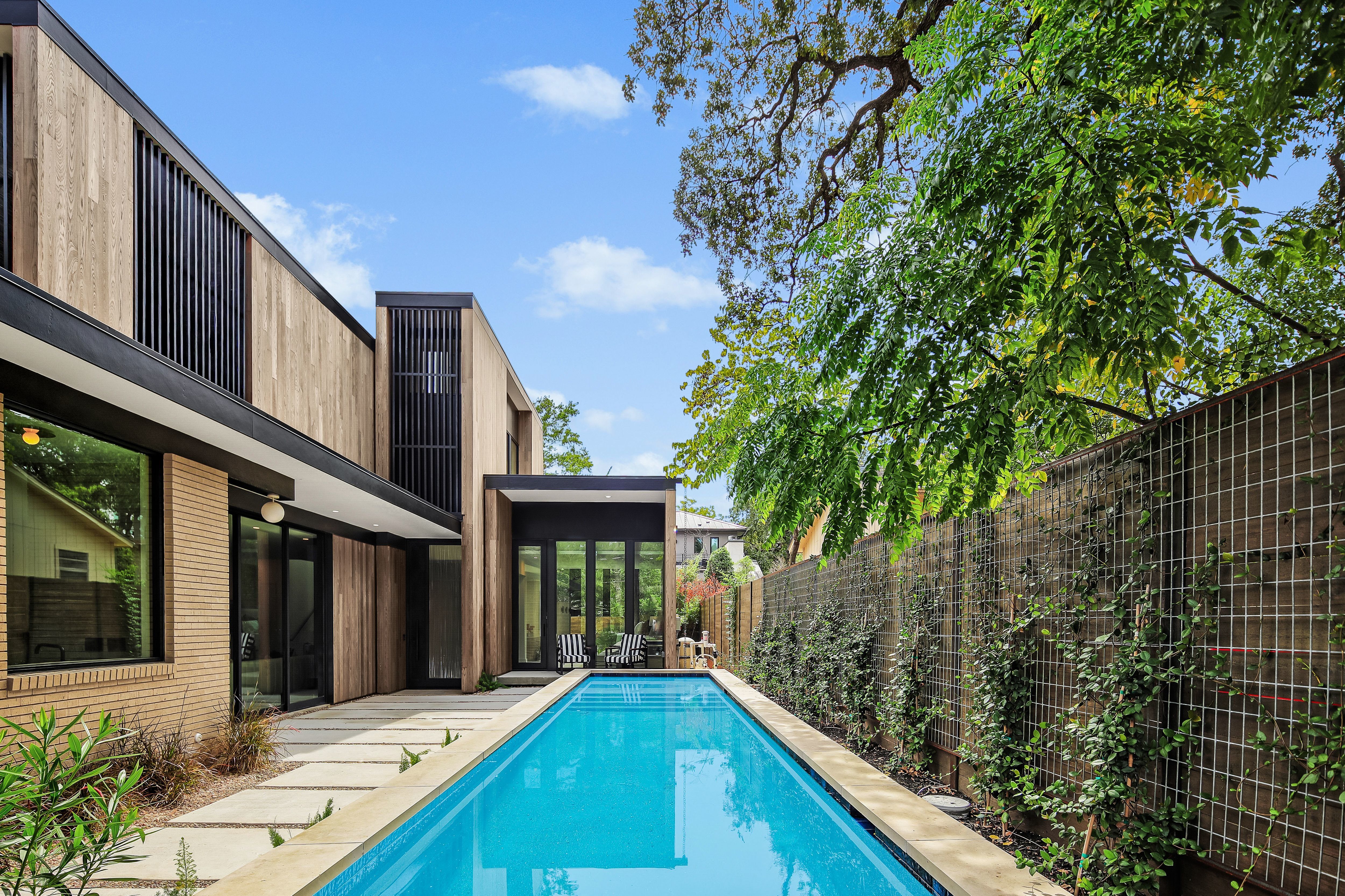 2407 West 10th Street 