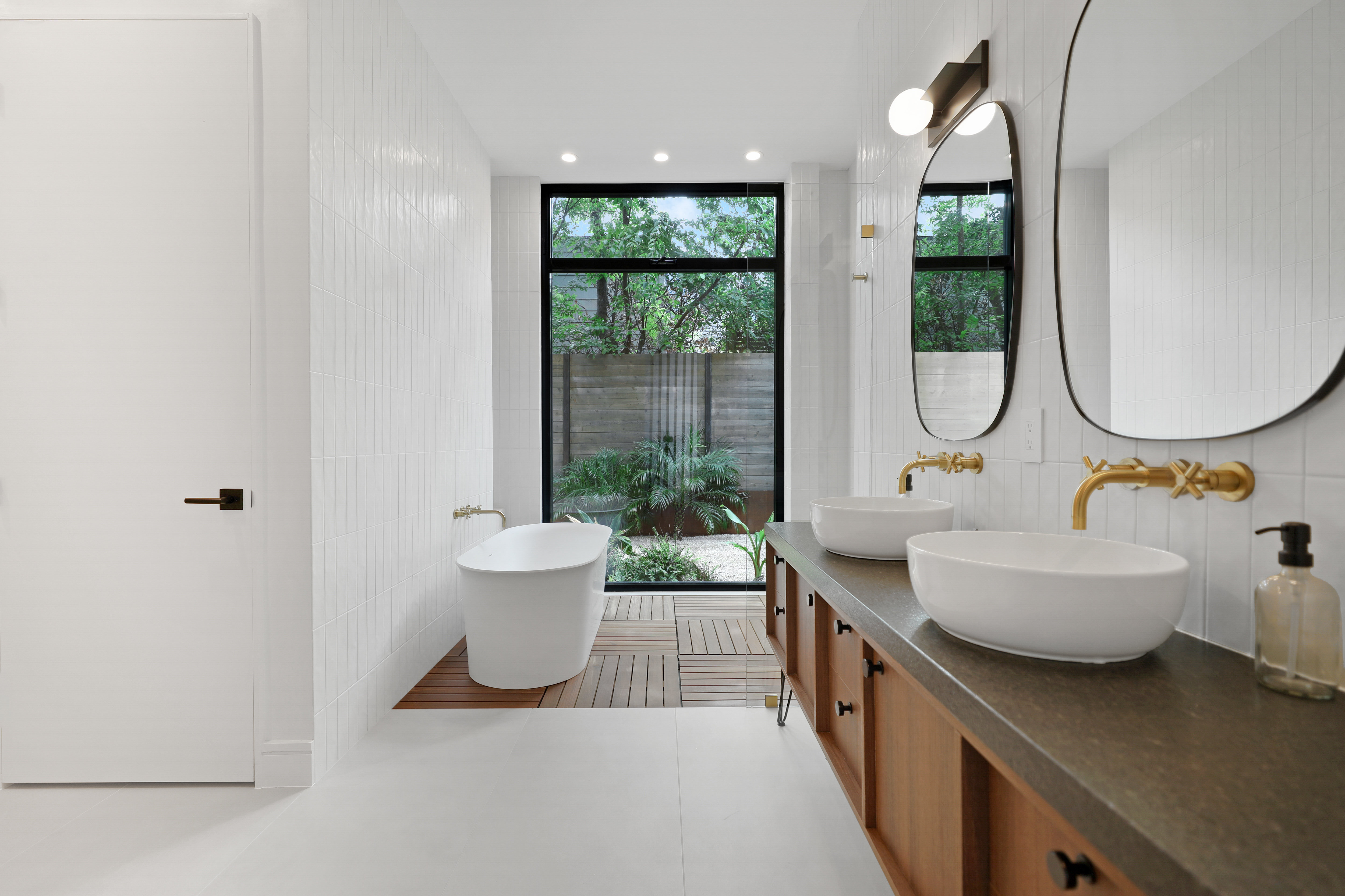 2407 West 10th Street 