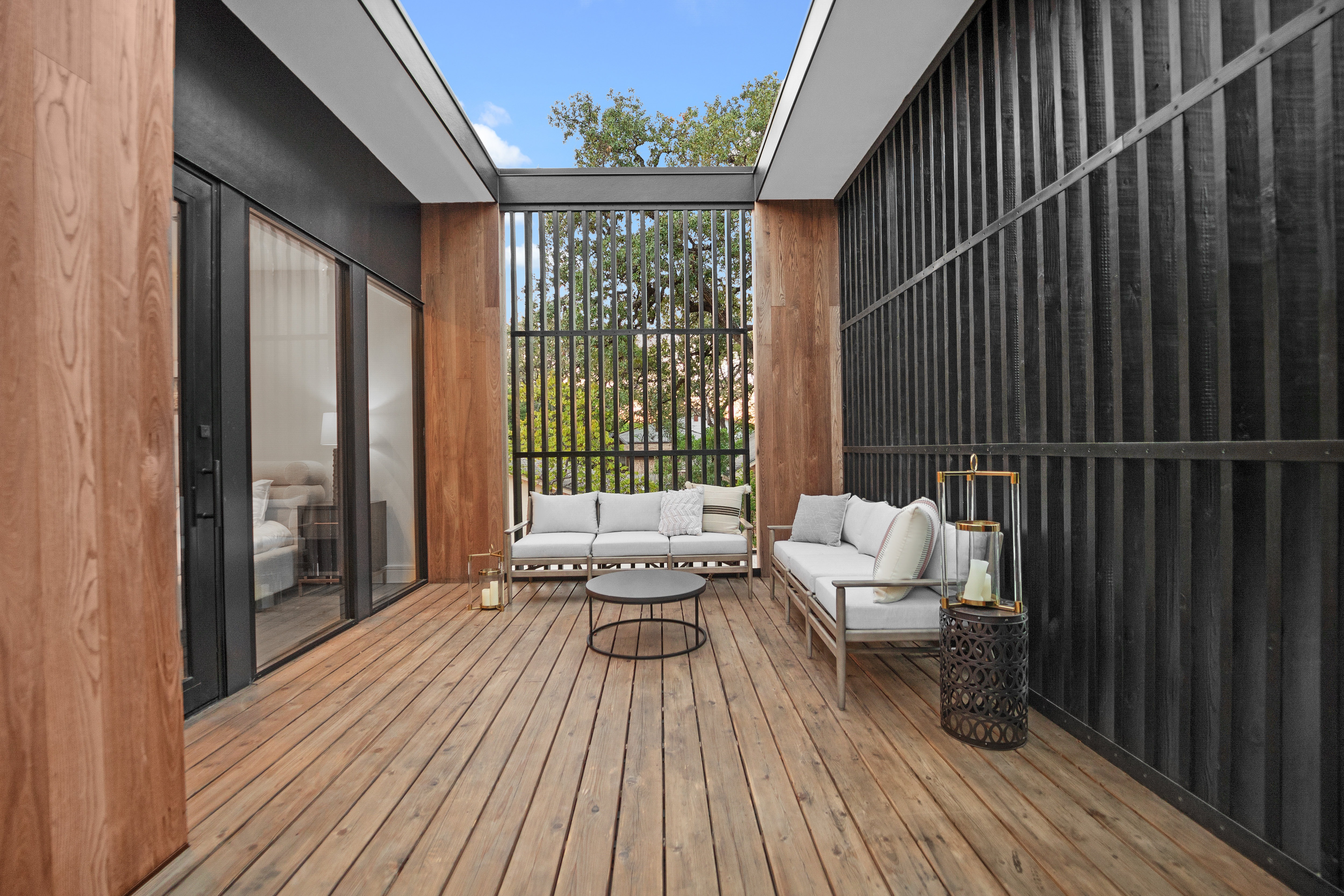 2407 West 10th Street 