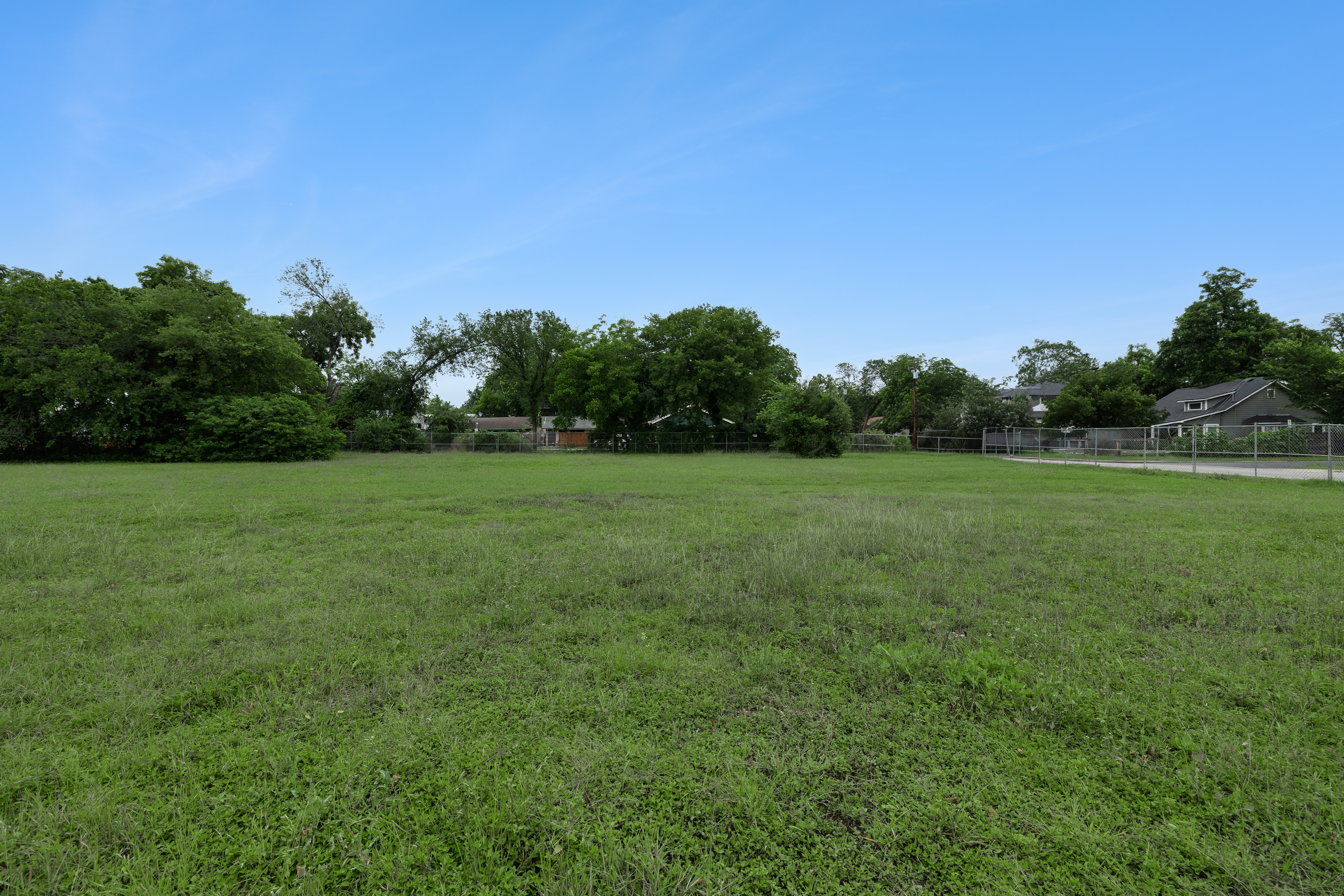 1138 1/4 Gunter Street + 1140 Gunter Street 