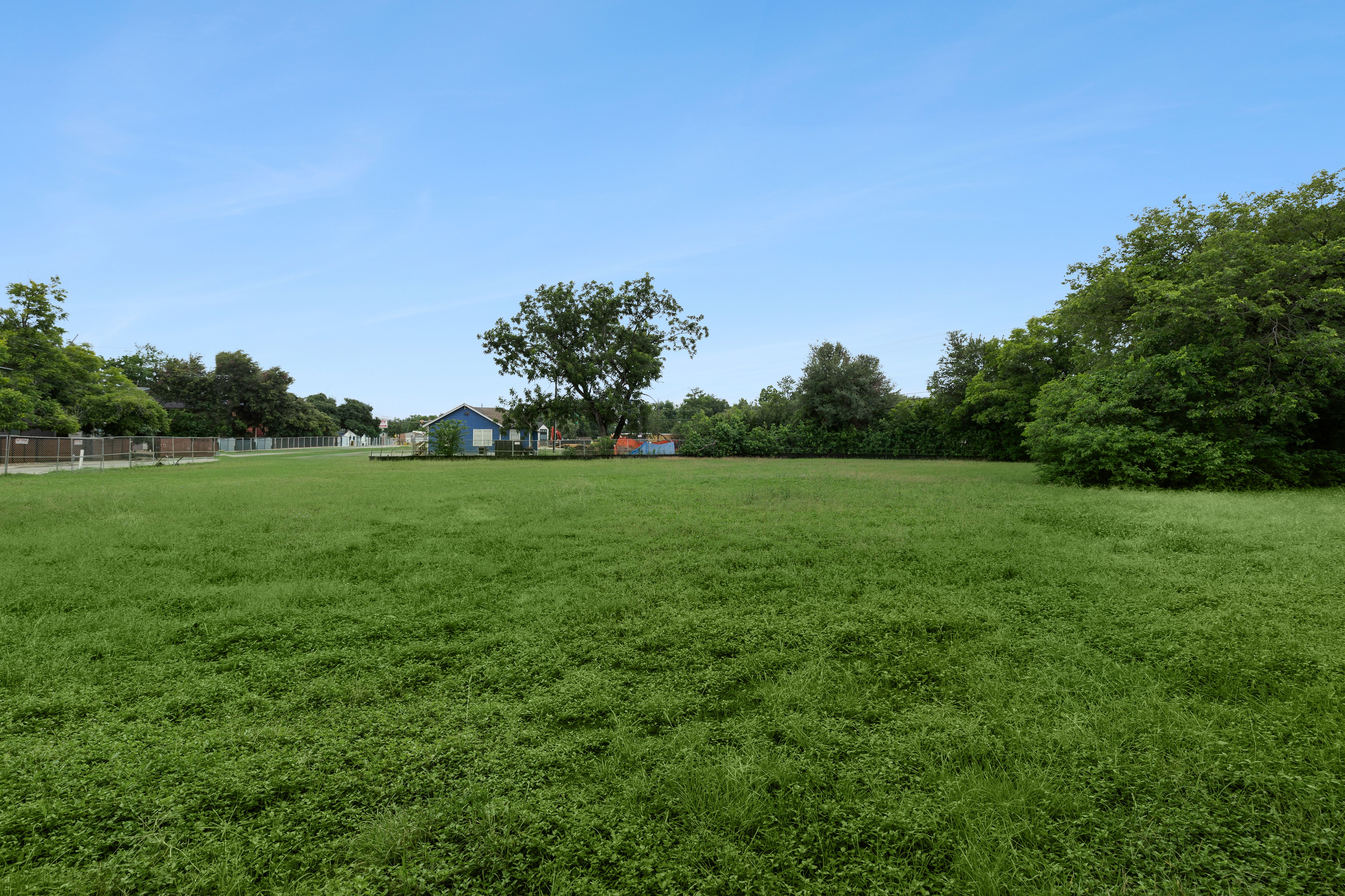 1138 1/4 Gunter Street + 1140 Gunter Street 