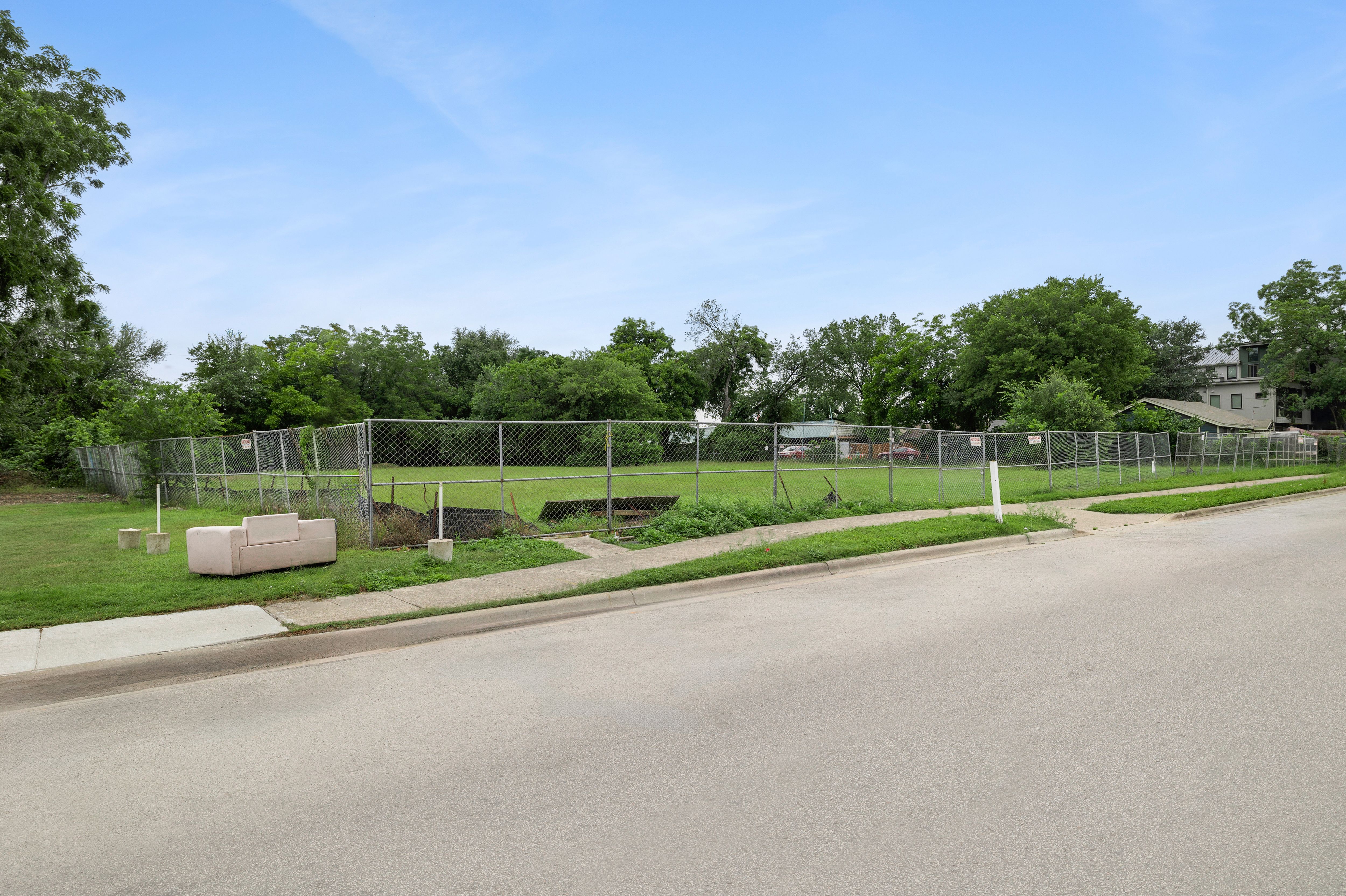1138 1/4 Gunter Street + 1140 Gunter Street 