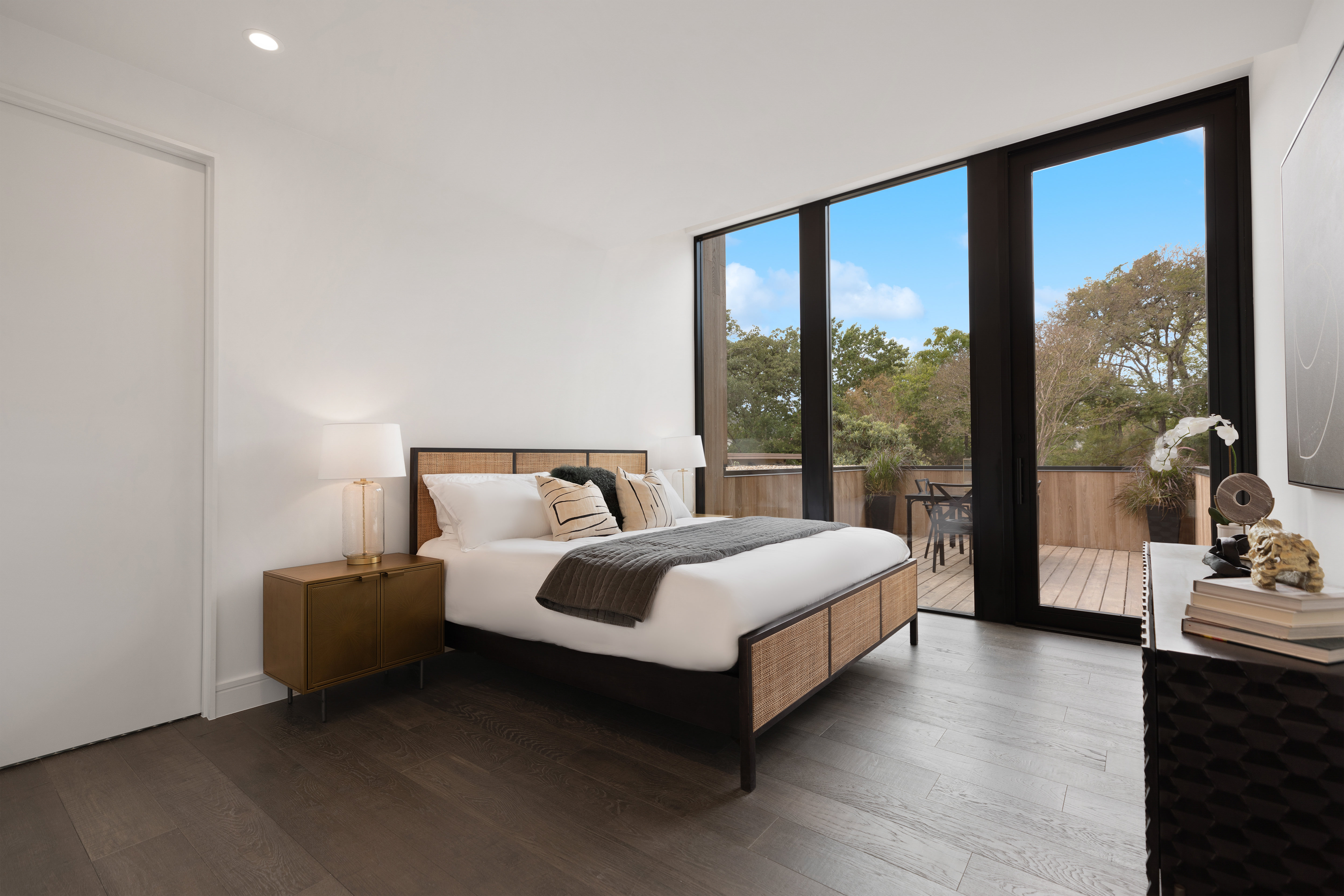 2407 West 10th Street 