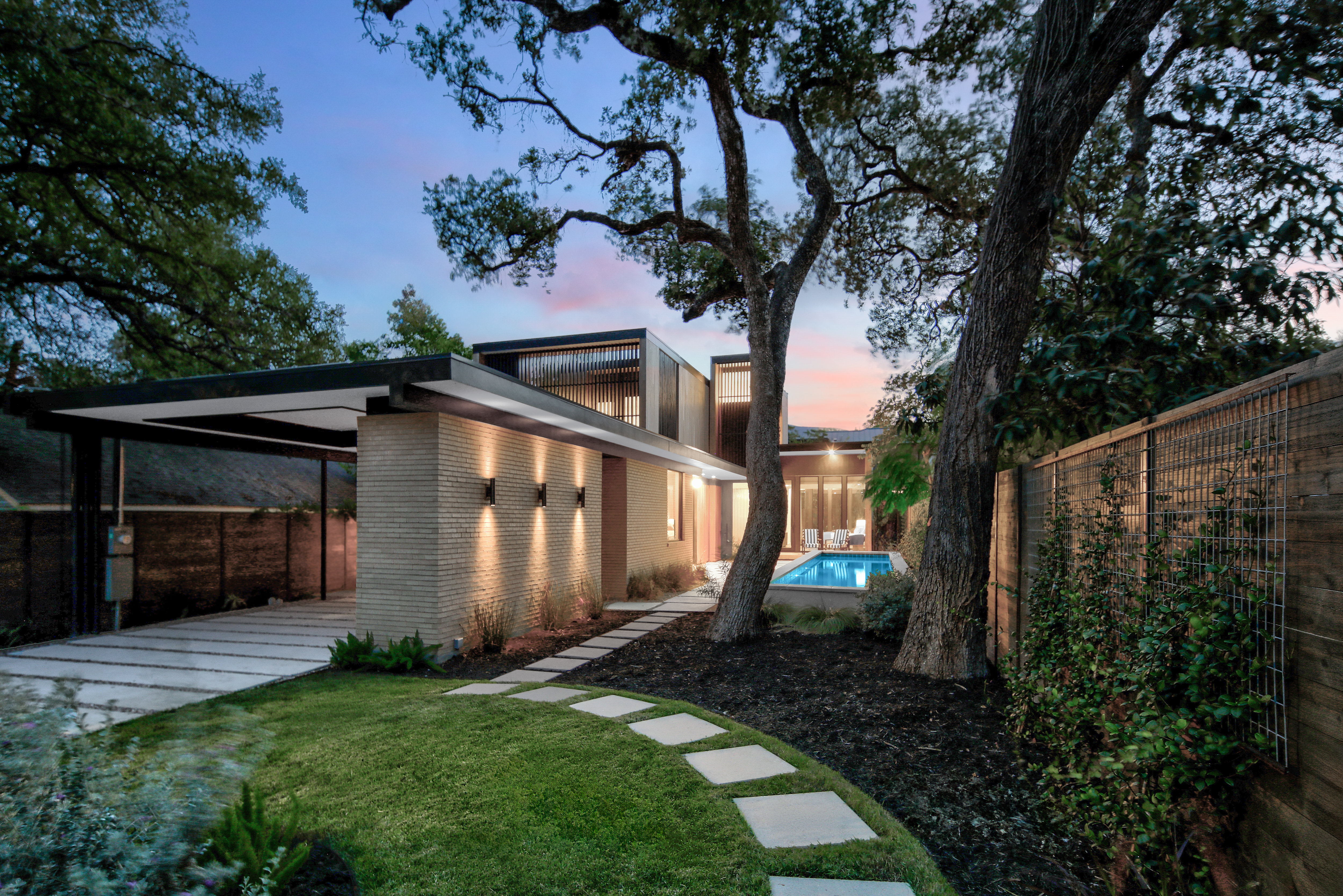 2407 West 10th Street 