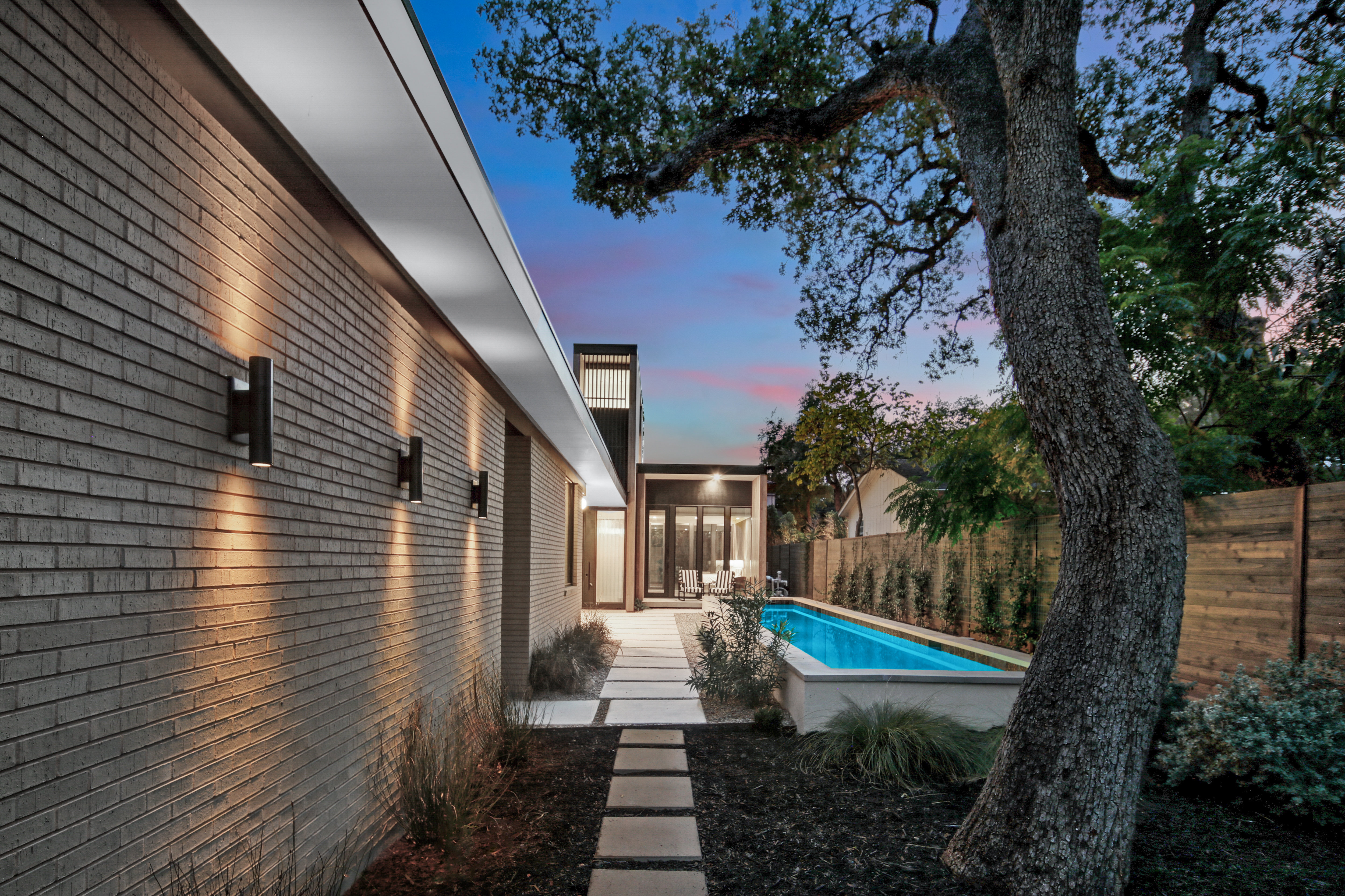 2407 West 10th Street 