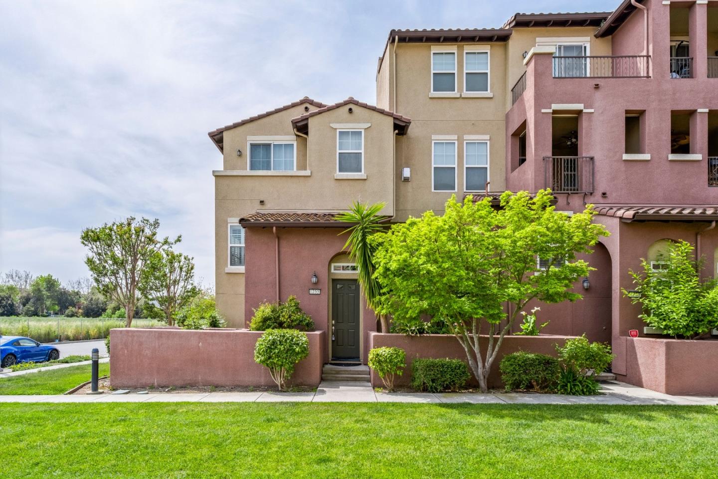 1255 Avenida Las Brisas