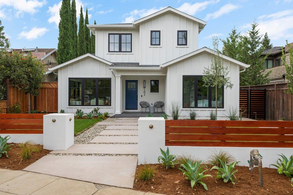 562 Palm AVE