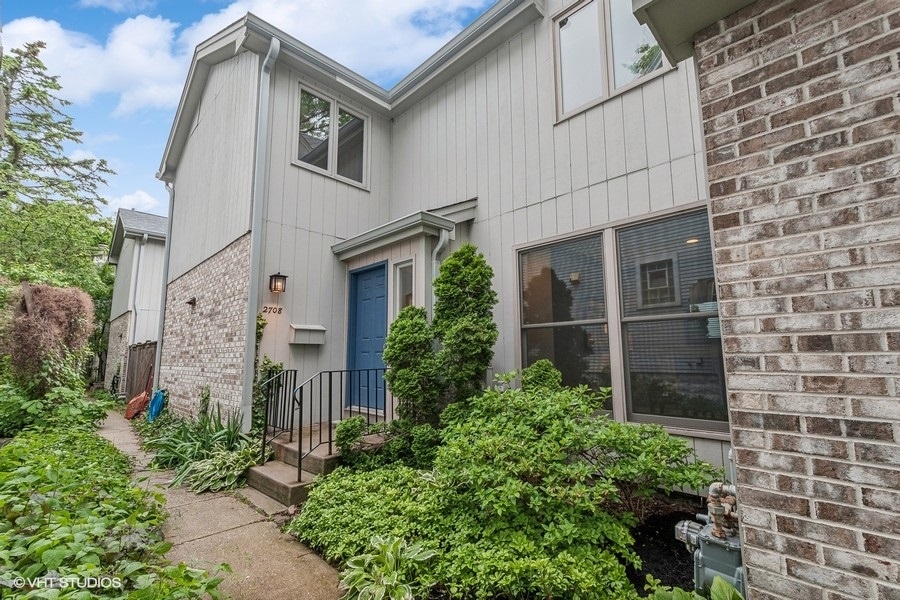 2708 Prairie Avenue
