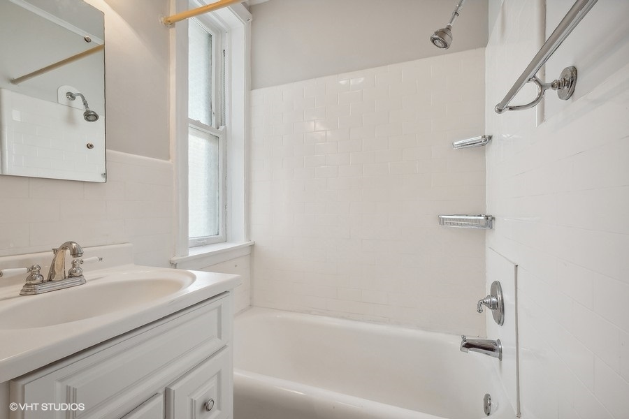 680 Hinman Avenue Unit: 3H