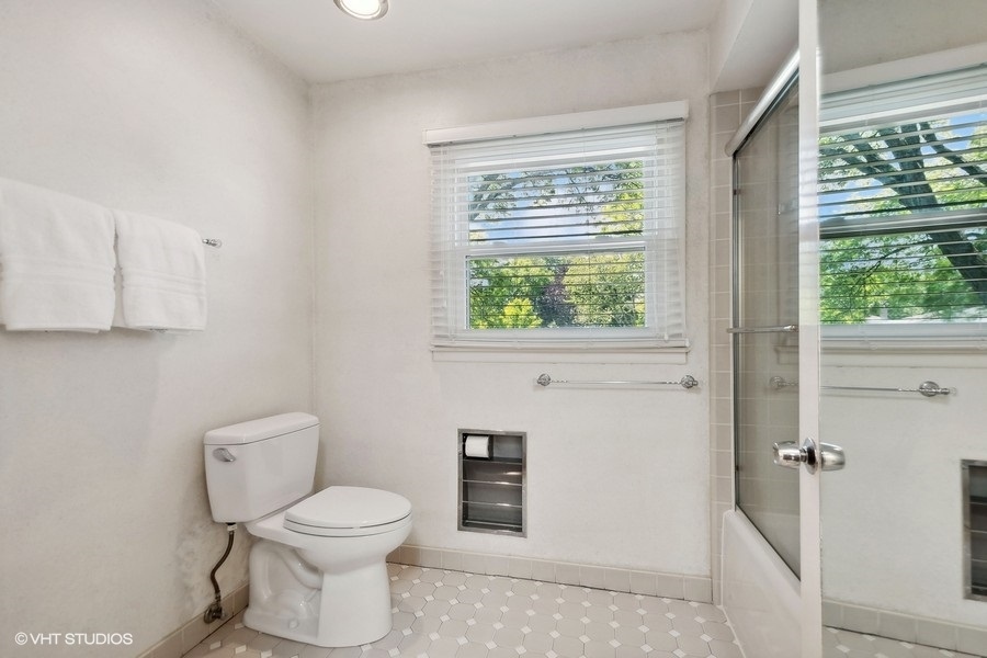 2736 Lincoln Lane