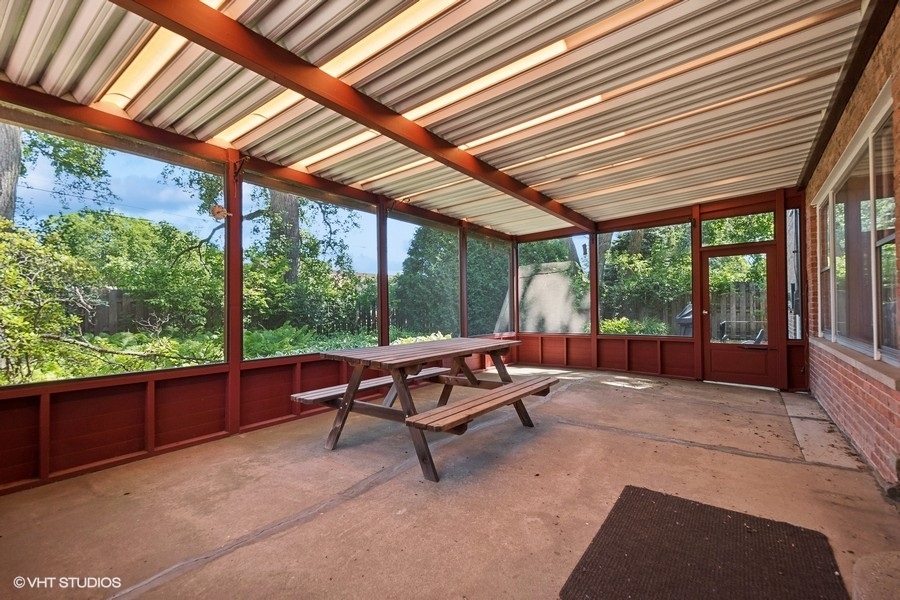 2736 Lincoln Lane