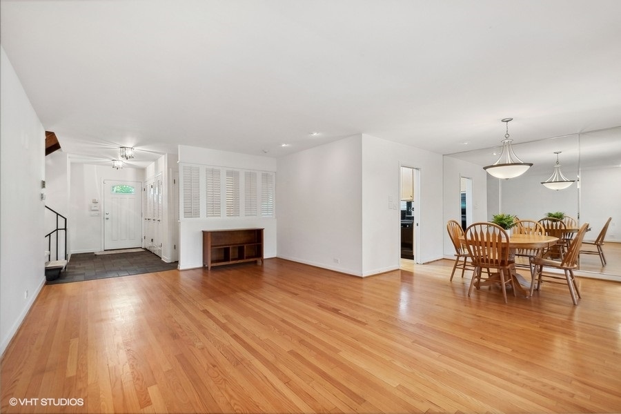 2736 Lincoln Lane