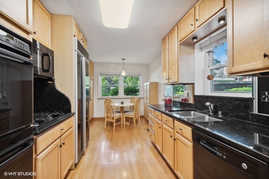 2736 Lincoln Lane