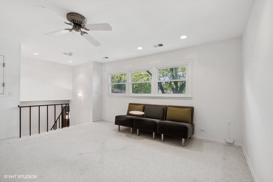 2736 Lincoln Lane