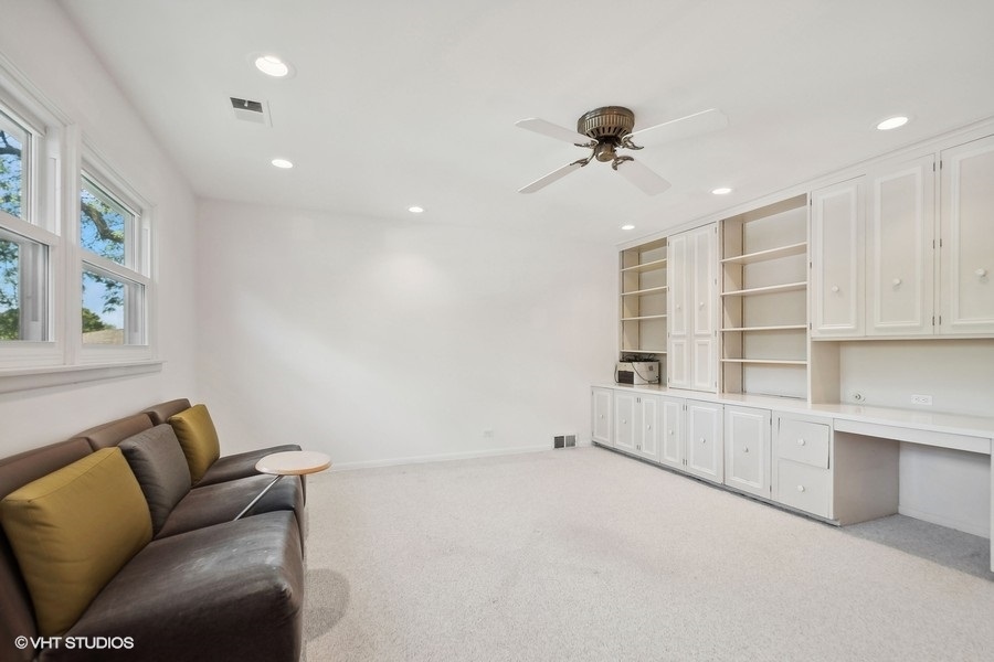 2736 Lincoln Lane