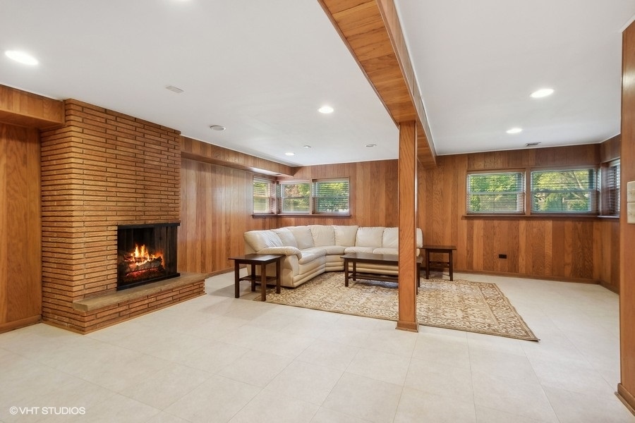 2736 Lincoln Lane