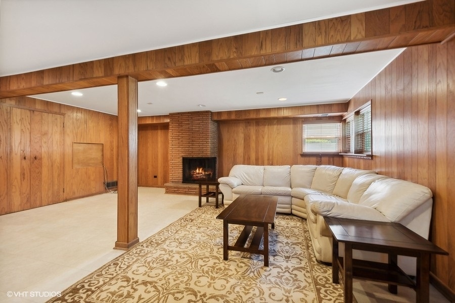 2736 Lincoln Lane
