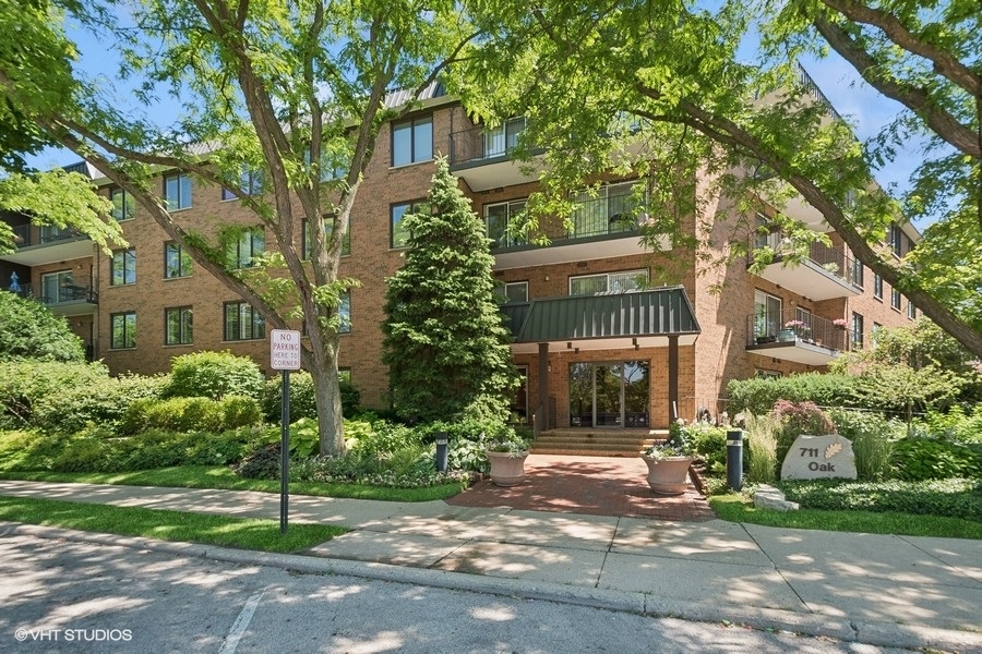 711 Oak Street Unit: 105