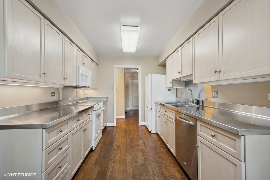711 Oak Street Unit: 105